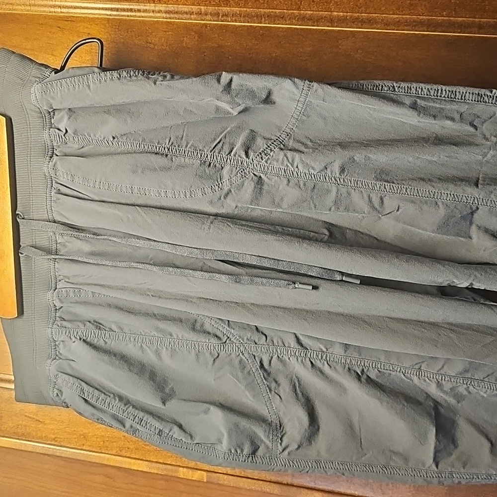 CALIA by Carrie Underwood.  size large.   gray